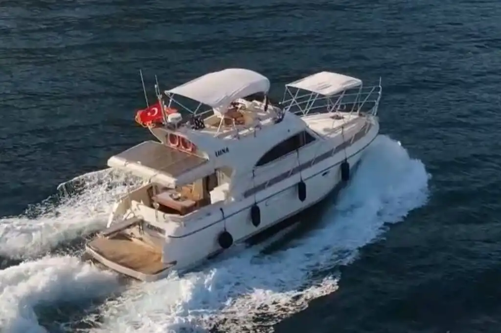 LUNA YACHT